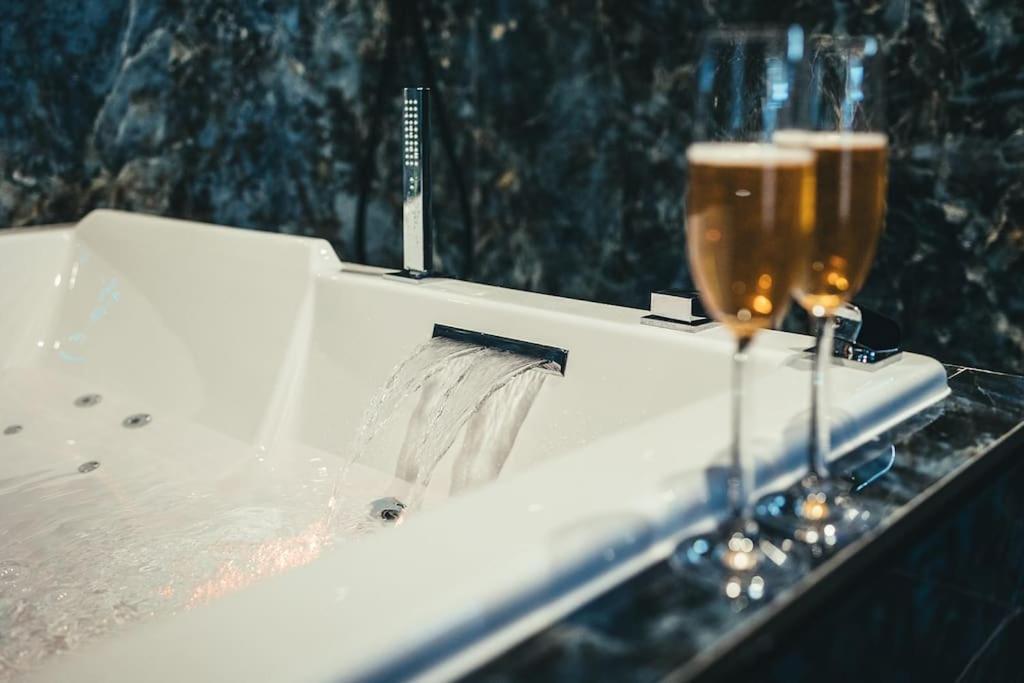 Le Duplex De L'Etoile Home Cinema Jacuzzi Et Sauna Privatif Longmesnil Exteriör bild